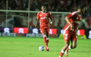 Flamengo contrata zagueiro Vitão até 2029 por 65 milhões