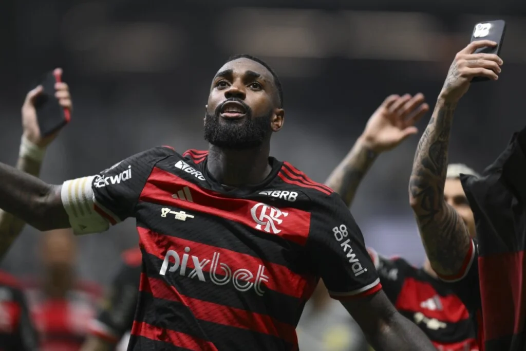 Gerson no Flamengo hoje? Foto de carro rubro-negro reacende sonho de torcedores