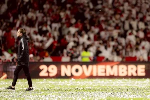 Filipe Luís ouve última proposta do Flamengo antes do prazo de aceitação