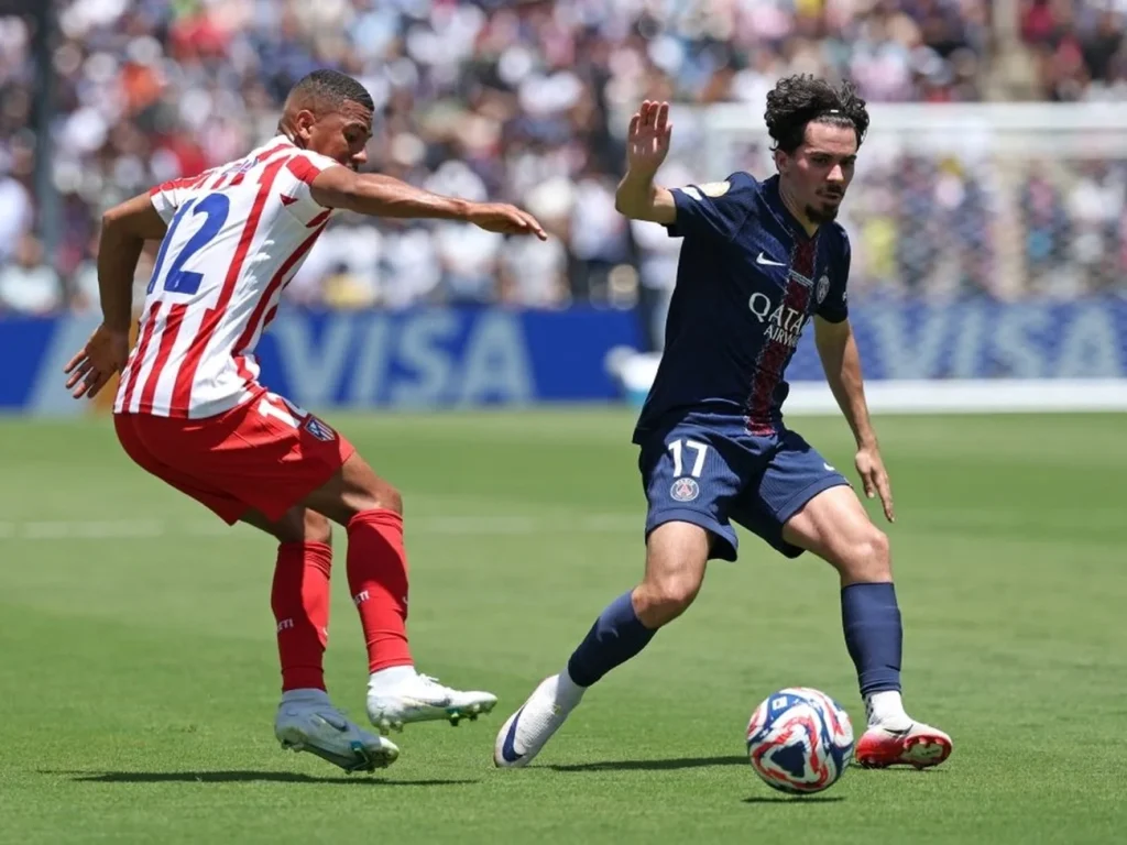 Vitinha admira Paixão da Torcida Flamengo Vitinha admira Paixão da Torcida Flamengo