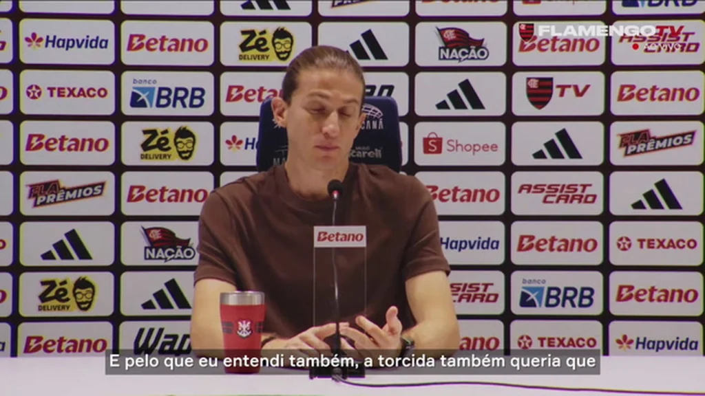 Filipe Luís renova com Flamengo agora e comemora 100 jogos Filipe Luís renova com Flamengo agora e comemora 100 jogos