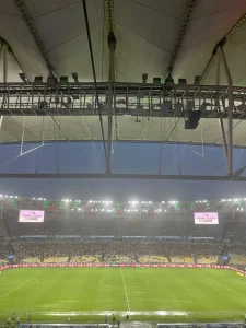 Maracanã alagado agora Flamengo e Fluminense interrompidos aos 9 minutos