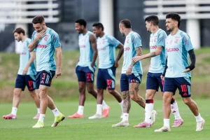 Flamengo começa pré-temporada hoje com férias curtas e foco no Ninho do Urubu para recuperar elenco desgastado em 78 jogos