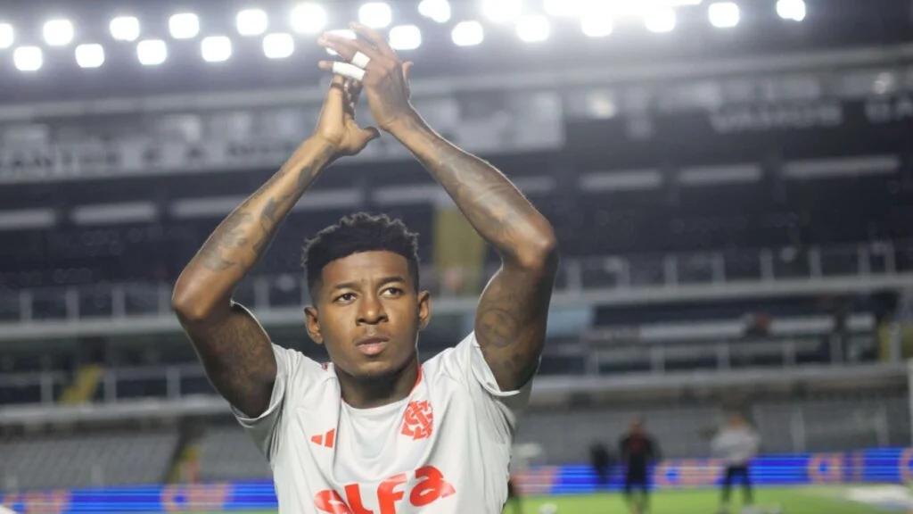 Vitão no Flamengo hoje reforço treina no Ninho e gera reação do Inter