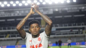 Vitão no Flamengo hoje reforço treina no Ninho e gera reação do Inter