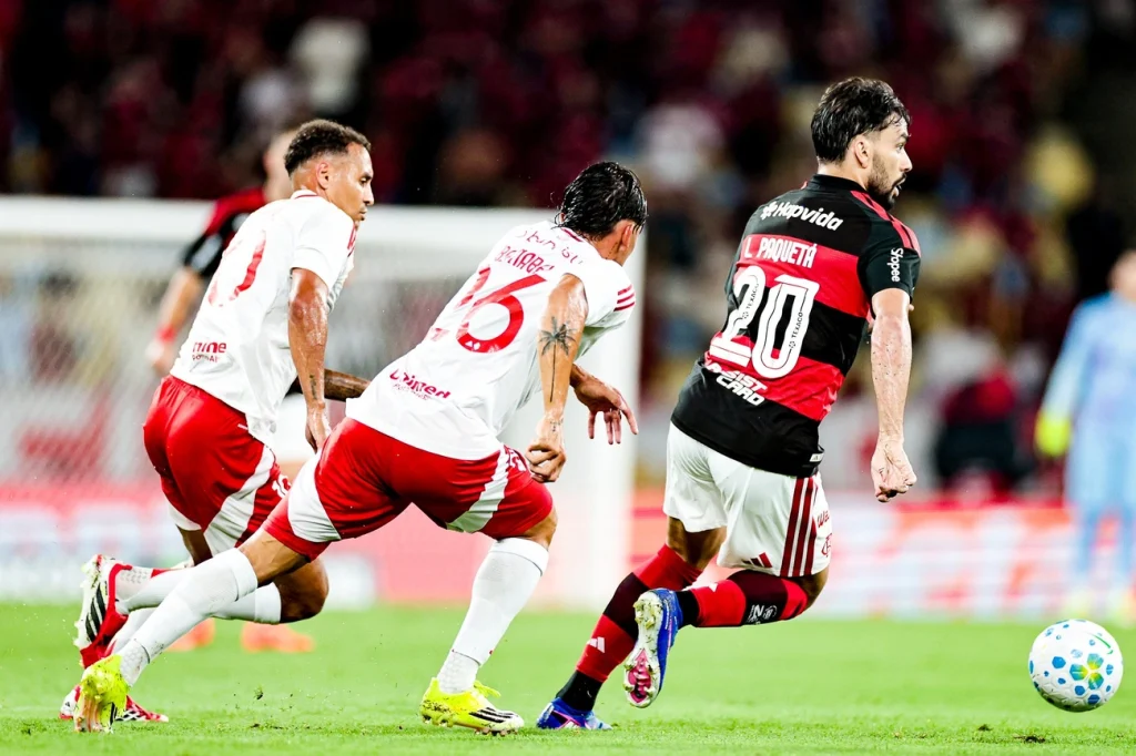 Lucas Paquetá fracassa na estréia no Flamengo