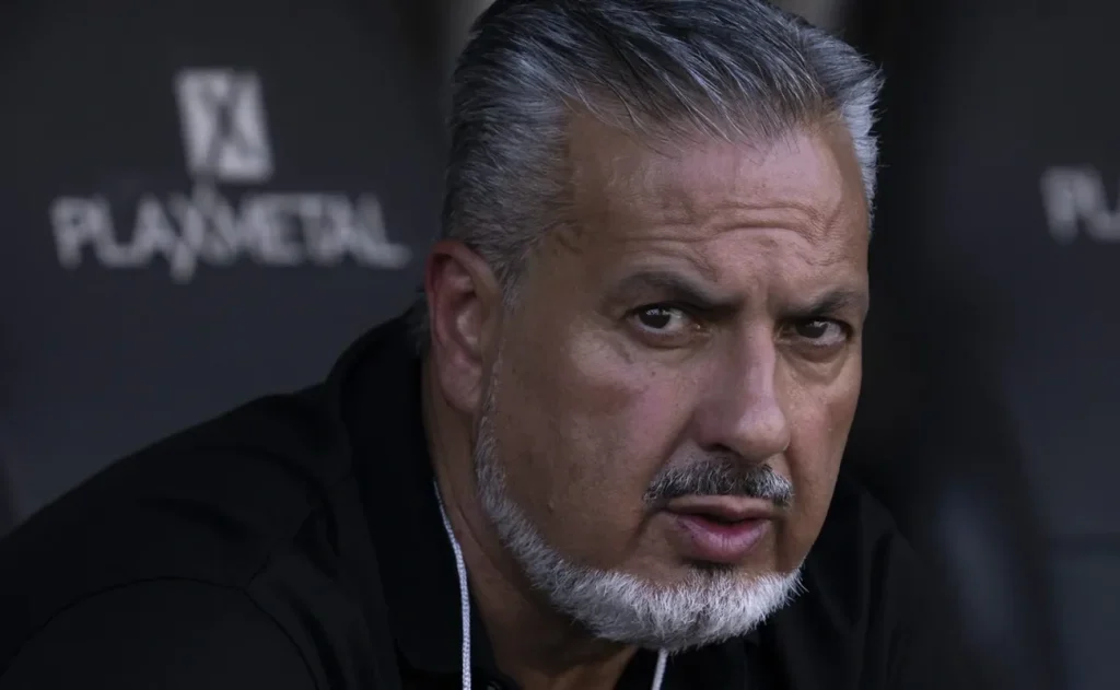 Flamengo planeja investir R$ 1 bilhão e desafiar o duopolio Palmeiras e Botafogo Flamengo planeja investir R$ 1 bilhão e desafiar o duopolio Palmeiras e Botafogo